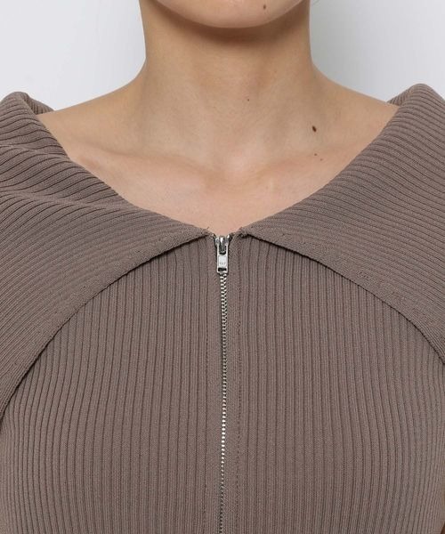 mysty woman（ミスティウーマン）の「ケープカラーZIPニットプルオーバー　121399（ニット/セーター・レディース・モカ/ブラック/オフホワイト・FREE）」の12枚目の写真