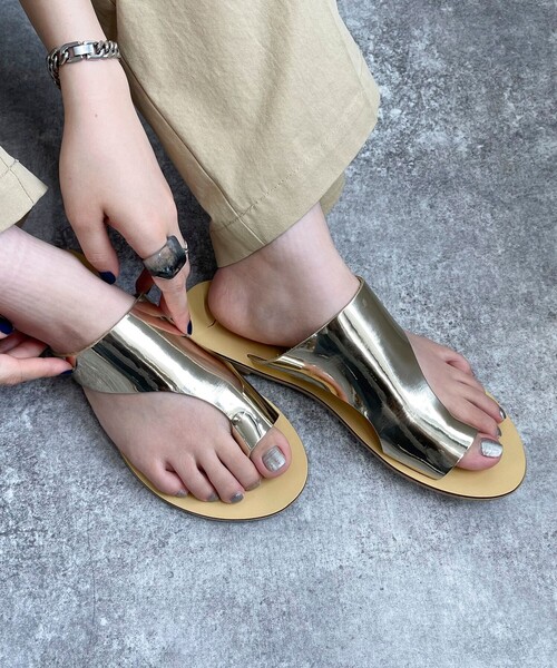 NICOLAS LAINAS（ニコラスライナス）の「【NICOLAS LAINAS/ニコラスライナス】サムカバーメタルトングサンダル（サンダル・レディース・シルバー/ゴールド・37/38）」の5枚目の写真