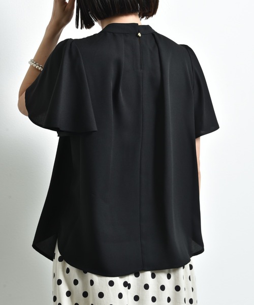 INTERPLANET(インタープラネット)の「モスクレープパールメタルバー付フレアー袖ブラウス(シャツ/ブラウス・レディース・オフホワイト/グレー/ブラック・FREE)」の12枚目の写真