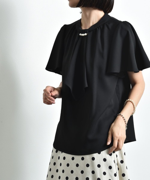 INTERPLANET(インタープラネット)の「モスクレープパールメタルバー付フレアー袖ブラウス(シャツ/ブラウス・レディース・オフホワイト/グレー/ブラック・FREE)」の13枚目の写真