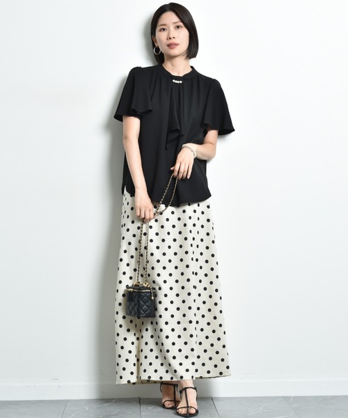 INTERPLANET(インタープラネット)の「モスクレープパールメタルバー付フレアー袖ブラウス(シャツ/ブラウス・レディース・オフホワイト/グレー/ブラック・FREE)」の15枚目の写真