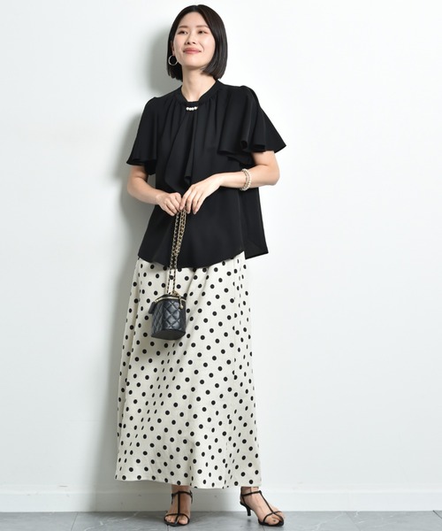 INTERPLANET(インタープラネット)の「モスクレープパールメタルバー付フレアー袖ブラウス(シャツ/ブラウス・レディース・オフホワイト/グレー/ブラック・FREE)」の17枚目の写真