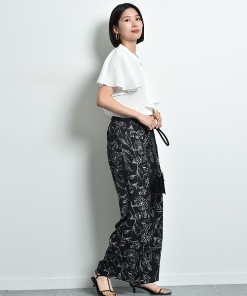 INTERPLANET(インタープラネット)の「モスクレープパールメタルバー付フレアー袖ブラウス(シャツ/ブラウス・レディース・オフホワイト/グレー/ブラック・FREE)」の6枚目の写真