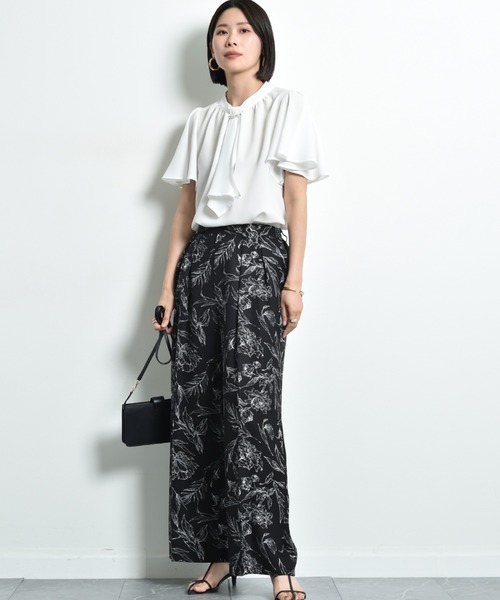 INTERPLANET(インタープラネット)の「モスクレープパールメタルバー付フレアー袖ブラウス(シャツ/ブラウス・レディース・オフホワイト/グレー/ブラック・FREE)」の9枚目の写真