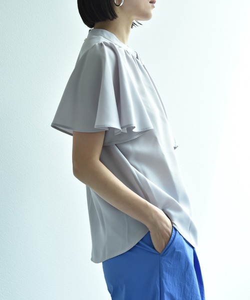 INTERPLANET(インタープラネット)の「モスクレープパールメタルバー付フレアー袖ブラウス(シャツ/ブラウス・レディース・オフホワイト/グレー/ブラック・FREE)」の20枚目の写真