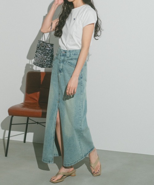 VANNIE U(ヴァニーユー)の「フロントスリットデニムスカート(デニムスカート・レディース・ブルー・FREE)」の4枚目の写真