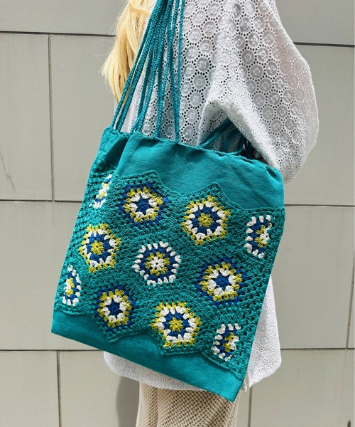 IO(イオ)(イオ)の「チャイハネ / クロシェラBAG / ISYP3202(トートバッグ・レディース・オフホワイト/ターコイズブルー/ベージュ・ONESIZE)」の3枚目の写真