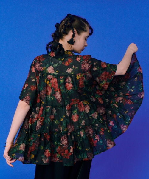 manana suerte（マニャーナスエルテ）の「FLOWERシアーティアードブラウス（シャツ/ブラウス・レディース・ブラック/ブルーグレー・FREE）」の2枚目の写真