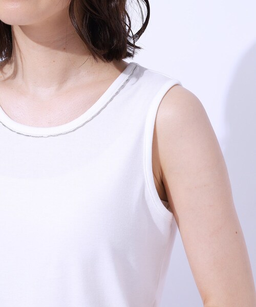 SHOO・LA・RUE（シューラルー）の「さりげないビーズで差をつける ビーズネックタンクトップ（タンクトップ・レディース・ホワイト/ブラック/ダークグレー・03/04/02）」の11枚目の写真