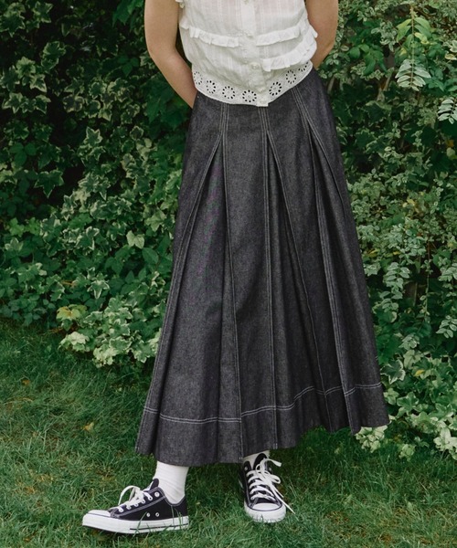 idem(イデム)の「made in Japan tuck denim skirt/日本製デニムスカート(デニムスカート・レディース・ブラック・SMALL/FREE)」の2枚目の写真