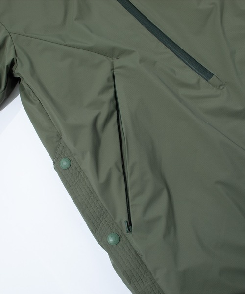 F/CE. （エフシーイー）の「F/CE. FT NEW COLLARLESS LONG COAT / エフシーイー FT ニューカラーレスロングコート（ダウンジャケット/コート・レディース・ブルー/セージグリーン/ブラック/オリーブ・SMALL）」の14枚目の写真