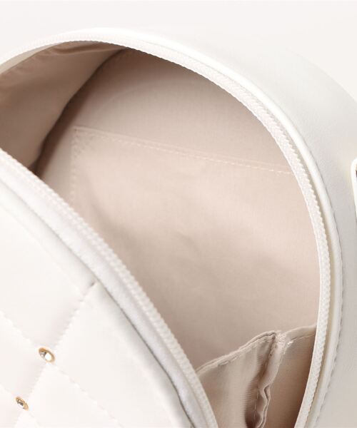 one wayザッカ(ワンウェイザッカ)の「ラウンドキルティングショルダーバッグ(ショルダーバッグ・レディース・ホワイト/ピンク/アイボリー/ブラック・FREE)」の13枚目の写真