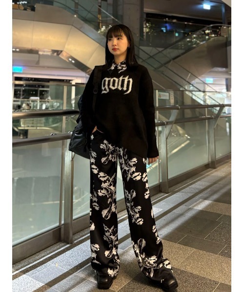 ALLSAINTS（オールセインツ）の「CARABINER EMBOSSED LEATHER BACKPACK | カラビナ エンボス レザー バックパック（バックパック/リュック・メンズ・ブラック・ONE SIZE）」の21枚目の写真