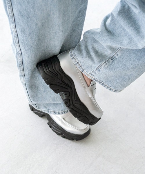 menue(メヌエ)の「【 新色追加 】厚底スニーカーソール コインローファー(ローファー・レディース・シルバー/ブラック/ブラウン・40/39/38/37/36/35)」の10枚目の写真