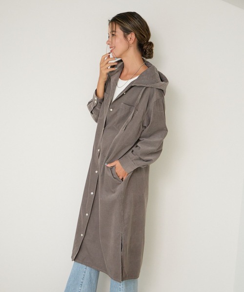 BAYFLOW（ベイフロー）の「[ワンピにも羽織りにも]コーデュロイフードワンピース（ワンピース・レディース・サンドベージュ/ブラウン/グレー・FREE）」の2枚目の写真