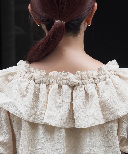 美品　クロスアンドクロス　フリル ベージュ ブラウス CLOTH&CROSS クロス＆クロス Cloth&Cross *リネンフリルギャザー