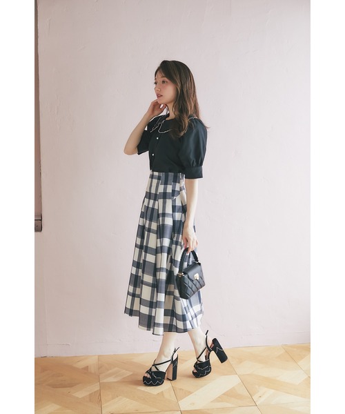 tocco closet(トッコ クローゼット)の「配色メロウフリルブラウス(シャツ/ブラウス・レディース・オフホワイト/ブラック/ブルー・M)」の18枚目の写真