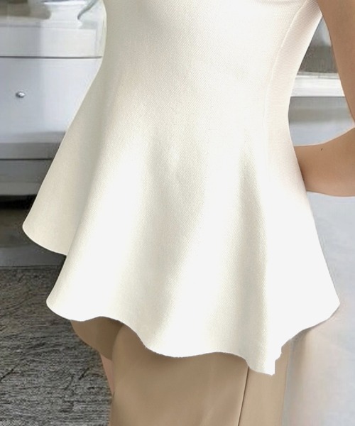 Julia Boutique（ジュリアブティック）の「選べるノースリーブ・半袖 美くびれペプラムニットトップス（ニット/セーター・レディース・ブラック系2/ベージュ系1/ワイン系2/ホワイト系1/ホワイト系2/グレー系2/ブラック系1/グレー系1/ベージュ系2/ワイン系1・ONE）」の22枚目の写真