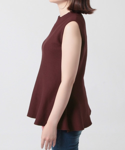 Julia Boutique（ジュリアブティック）の「選べるノースリーブ・半袖 美くびれペプラムニットトップス（ニット/セーター・レディース・ブラック系2/ベージュ系1/ワイン系2/ホワイト系1/ホワイト系2/グレー系2/ブラック系1/グレー系1/ベージュ系2/ワイン系1・ONE）」の12枚目の写真