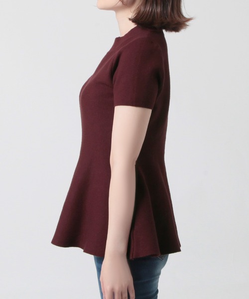 Julia Boutique（ジュリアブティック）の「選べるノースリーブ・半袖 美くびれペプラムニットトップス（ニット/セーター・レディース・ブラック系2/ベージュ系1/ワイン系2/ホワイト系1/ホワイト系2/グレー系2/ブラック系1/グレー系1/ベージュ系2/ワイン系1・ONE）」の15枚目の写真