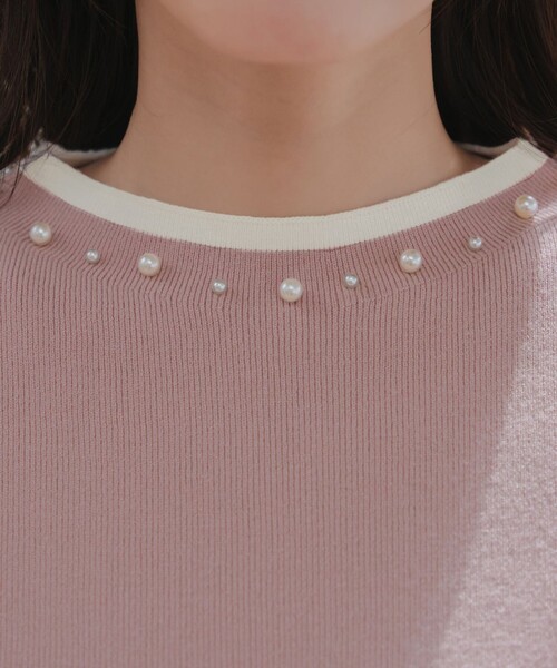 Tiaclasse(ティアクラッセ)の「襟パール配色ニットトップス(ニット/セーター・レディース・グレイッシュベージュ/ピンク/サックスブルー/ブラック・XXL/XL)」の11枚目の写真