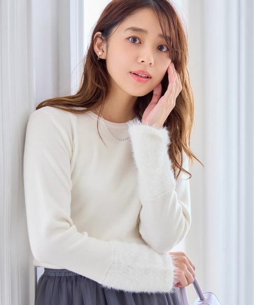 alotta（アロッタ）の「袖口フェザー切替ニットプルオーバー（ニット/セーター・レディース・グレイッシュブルー/ホワイト/ブラック・M/S/LL/L）」の22枚目の写真