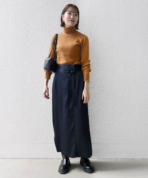 SHIPS any（シップス エニィ）の「SHIPS any:〈手洗い可能〉サテン ラップデザイン ロング タイト スカート（スカート・レディース・ネイビー/キャメル・38/36）」の8枚目の写真