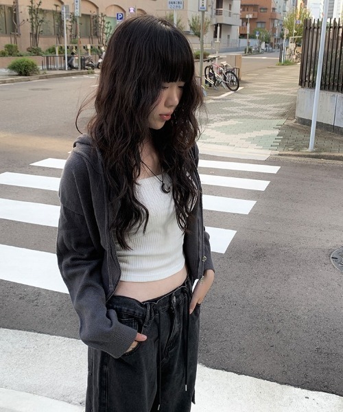 anyonemore（エニワンモア）の「ダブルジップクロップドニットジップパーカー（パーカー・レディース・チャコール・FREE）」の9枚目の写真