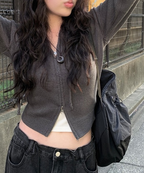 anyonemore（エニワンモア）の「ダブルジップクロップドニットジップパーカー（パーカー・レディース・チャコール・FREE）」の4枚目の写真