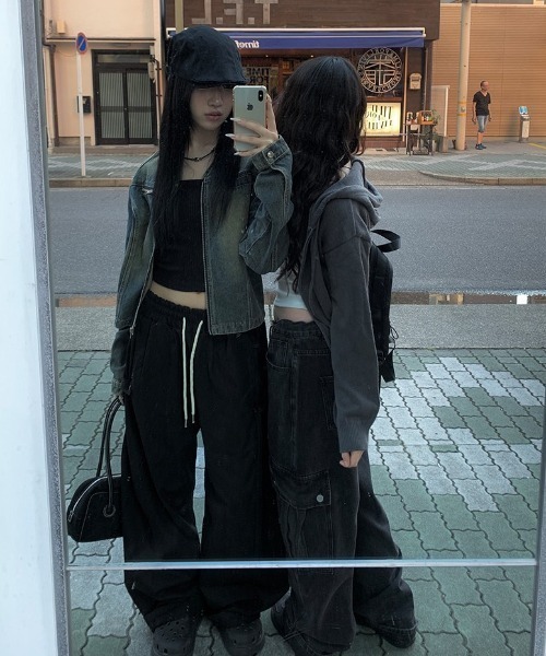 anyonemore（エニワンモア）の「ダブルジップクロップドニットジップパーカー（パーカー・レディース・チャコール・FREE）」の2枚目の写真