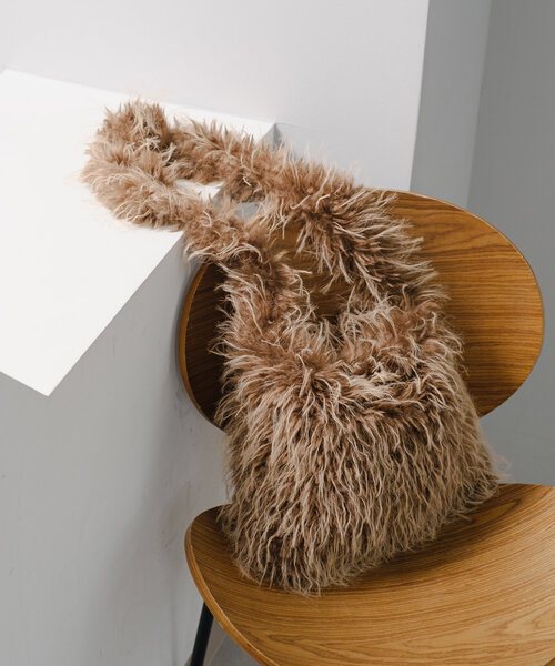 Kastane（カスタネ）の「*ロングファーバッグ（ショルダーバッグ・レディース・アイボリー/グレー/ブラウン・FREE）」の3枚目の写真