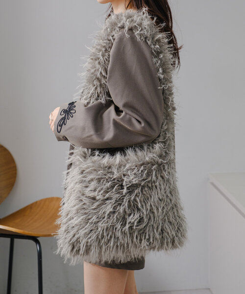 Kastane（カスタネ）の「*ロングファーバッグ（ショルダーバッグ・レディース・アイボリー/グレー/ブラウン・FREE）」の2枚目の写真