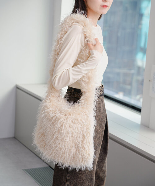 Kastane（カスタネ）の「*ロングファーバッグ（ショルダーバッグ・レディース・アイボリー/グレー/ブラウン・FREE）」の4枚目の写真