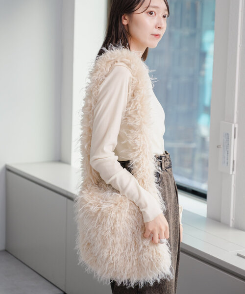 Kastane（カスタネ）の「*ロングファーバッグ（ショルダーバッグ・レディース・アイボリー/グレー/ブラウン・FREE）」の6枚目の写真