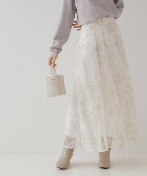 couture brooch（クチュールブローチ）の「【ふわっと揺れる華やぎスカート】ブークレチュールスカート（スカート・レディース・ライトグレー系/アイボリー系/ブラック系・38/36/42/40）」の7枚目の写真