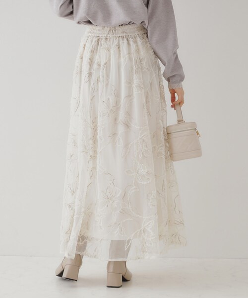 couture brooch（クチュールブローチ）の「【ふわっと揺れる華やぎスカート】ブークレチュールスカート（スカート・レディース・ライトグレー系/アイボリー系/ブラック系・38/36/42/40）」の9枚目の写真