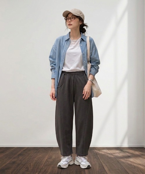 AMELY(エミリー)の「程よいルーズ感でこなれた印象に◎パネルラインカーブパンツ/美脚効果/スタイルアップ/体型カバー(スウェットパンツ・レディース・ベージュ/ブラック/ライトグレー/ダークグレー/ダークブラウン/カーキ/グレー/ホワイト・フリー)」の20枚目の写真
