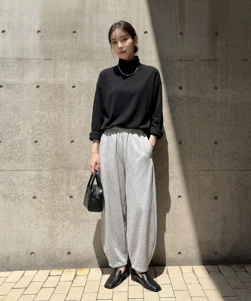 AMELY(エミリー)の「程よいルーズ感でこなれた印象に◎パネルラインカーブパンツ/美脚効果/スタイルアップ/体型カバー(スウェットパンツ・レディース・ベージュ/ブラック/ライトグレー/ダークグレー/ダークブラウン/カーキ/グレー/ホワイト・フリー)」の19枚目の写真