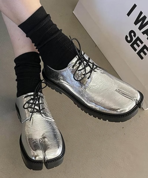 AMELY(エミリー)の「レースアップタビローファーシューズ(ローファー・レディース・シルバー/ブラック/アイボリー・37/36/35/39/38)」の6枚目の写真