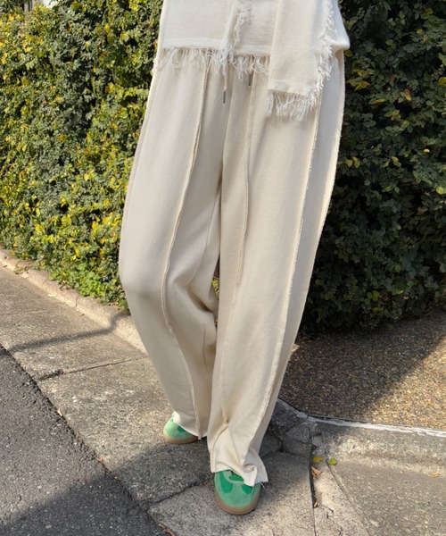 FUULLY STUDIO（フーリィーステューディオ）の「スウェットシームイージーパンツ（スウェットパンツ・レディース・ブラック/アイボリー/グレー・FREE）」の4枚目の写真