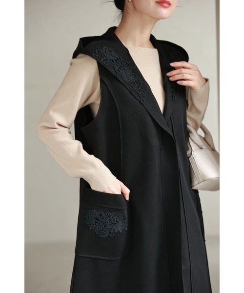 （黒）エレガントなレース装飾のフード付きロングジレベスト（ベスト）｜CAWAII（カワイイ）
