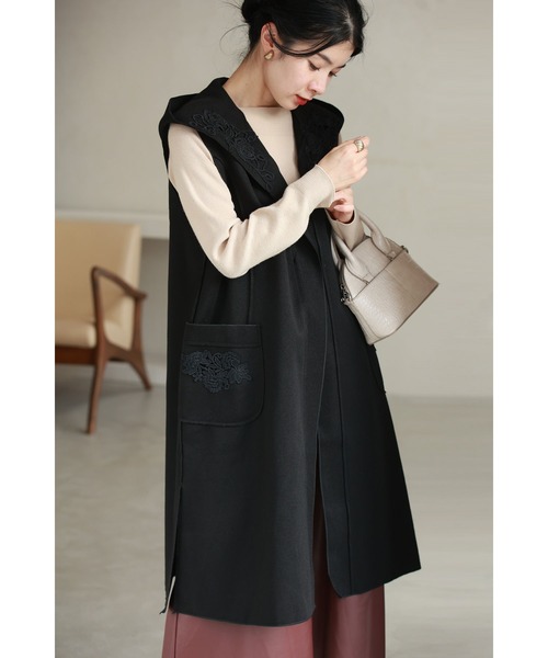 （黒）エレガントなレース装飾のフード付きロングジレベスト（ベスト）｜CAWAII（カワイイ）