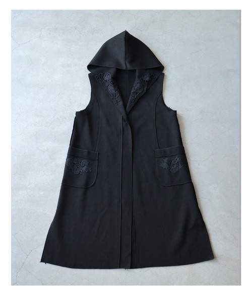 （黒）エレガントなレース装飾のフード付きロングジレベスト（ベスト）｜CAWAII（カワイイ）