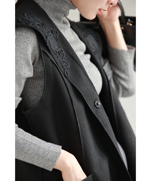 （黒）エレガントなレース装飾のフード付きロングジレベスト（ベスト）｜CAWAII（カワイイ）