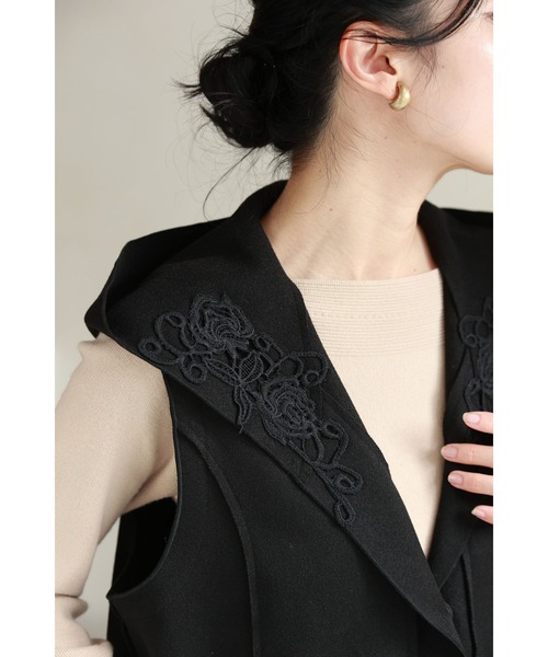 （黒）エレガントなレース装飾のフード付きロングジレベスト（ベスト）｜CAWAII（カワイイ）