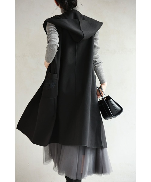 （黒）エレガントなレース装飾のフード付きロングジレベスト（ベスト）｜CAWAII（カワイイ）