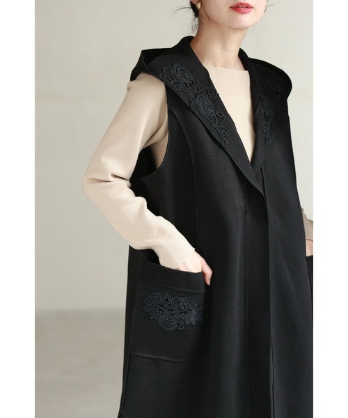 （黒）エレガントなレース装飾のフード付きロングジレベスト（ベスト）｜CAWAII（カワイイ）
