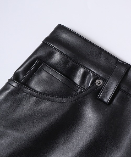 Guess(ゲス)の「GUESS GO RAYMOND PU CARPENTER PANT 合成皮革 ワイドペインターパンツ(その他パンツ・メンズ・ブラック・30/31/32)」の6枚目の写真