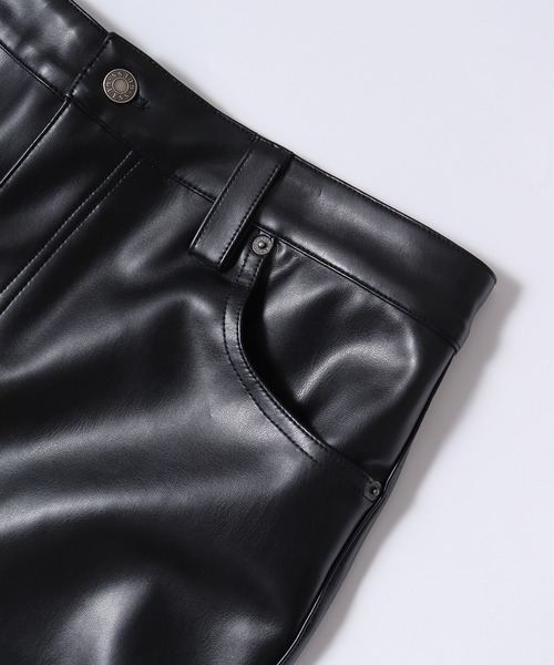 Guess(ゲス)の「GUESS GO RAYMOND PU CARPENTER PANT 合成皮革 ワイドペインターパンツ(その他パンツ・メンズ・ブラック・30/31/32)」の8枚目の写真