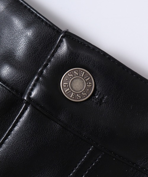 Guess(ゲス)の「GUESS GO RAYMOND PU CARPENTER PANT 合成皮革 ワイドペインターパンツ(その他パンツ・メンズ・ブラック・30/31/32)」の5枚目の写真